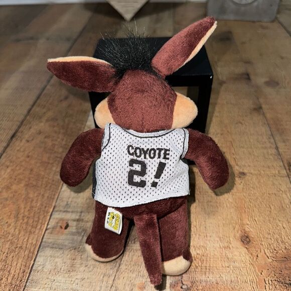 NBA San Antonio Spurs Coyote 2! Mascot Stuffed Animal w/Jersey Curto Toy - Picture 4 of 8